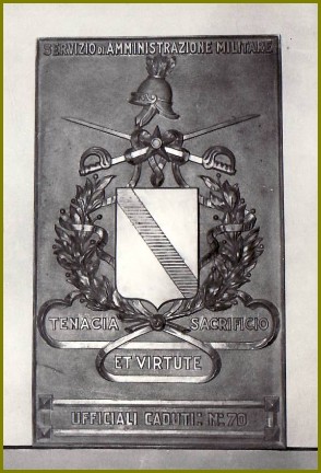 Lastra bronzea con stemma araldico del Servizio di Amministrazione (Mod. 1952) commemorativa degli Ufficiali caduti nel corso della 2^ G.M. già presso la Direzione di Amministrazione (III) di Genova